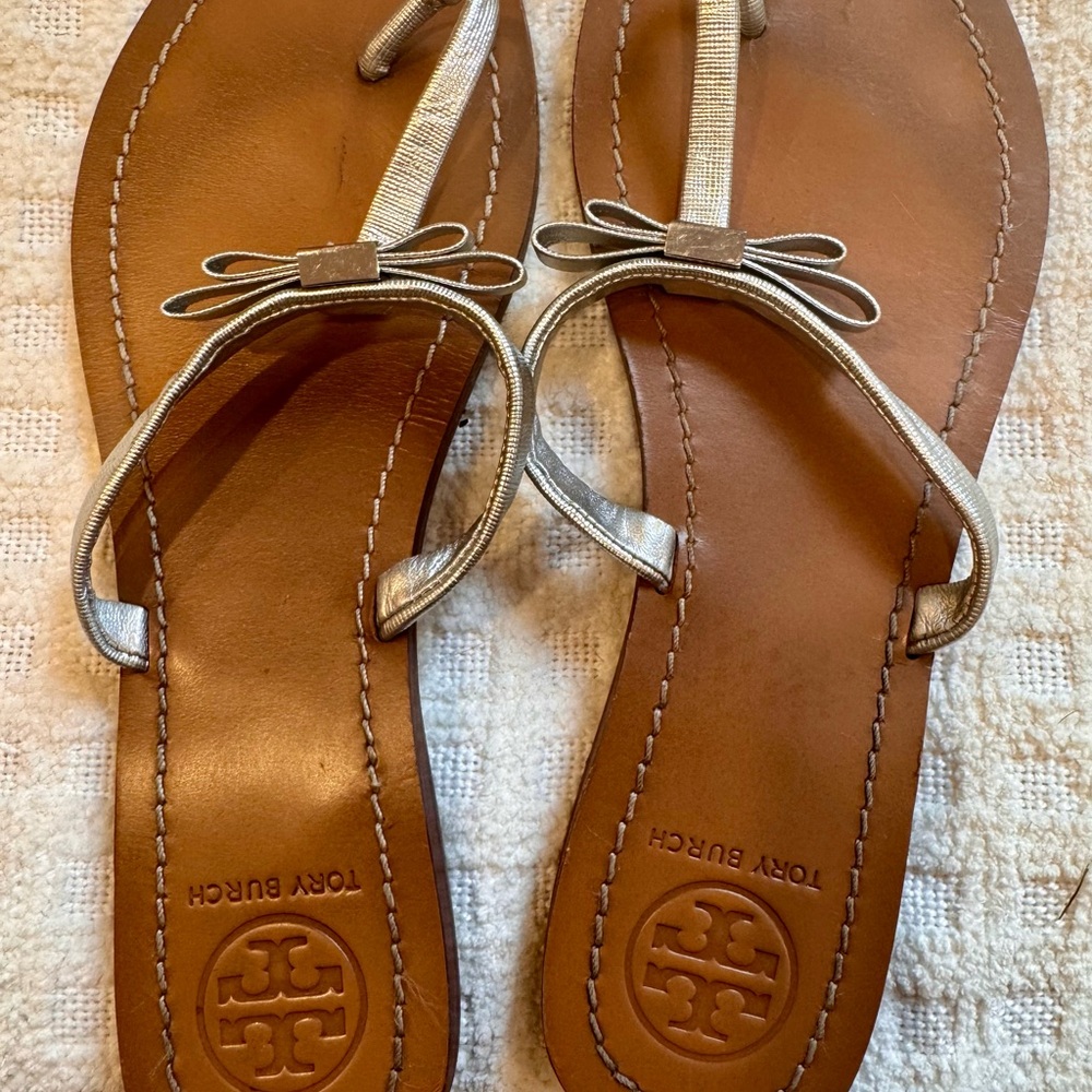 Tory Burch Tan Leather Sandals with Criss-Cross Straps